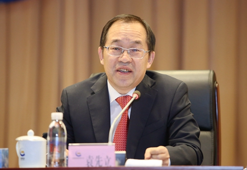 党委委员,纪委书记袁先立宣读《关于表彰2019年度中国黄金集团有限